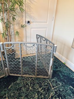 Evenflo Adjustable Play Area Baby Gate
