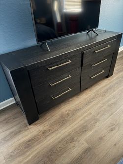 Bedroom furniture set-used