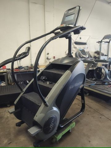 Stairmaster 8G Stepmill ( Delivery Included)
