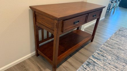 Entry way table