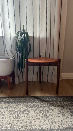 Vintage 1960s Lu Van Guitar-Pick Side Table / Stool – MCM