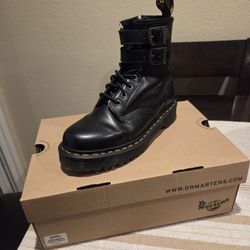 Dr. Martens Women's Shoes