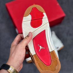 AJ 4 Retro Levi's White (Levi's Tag)
