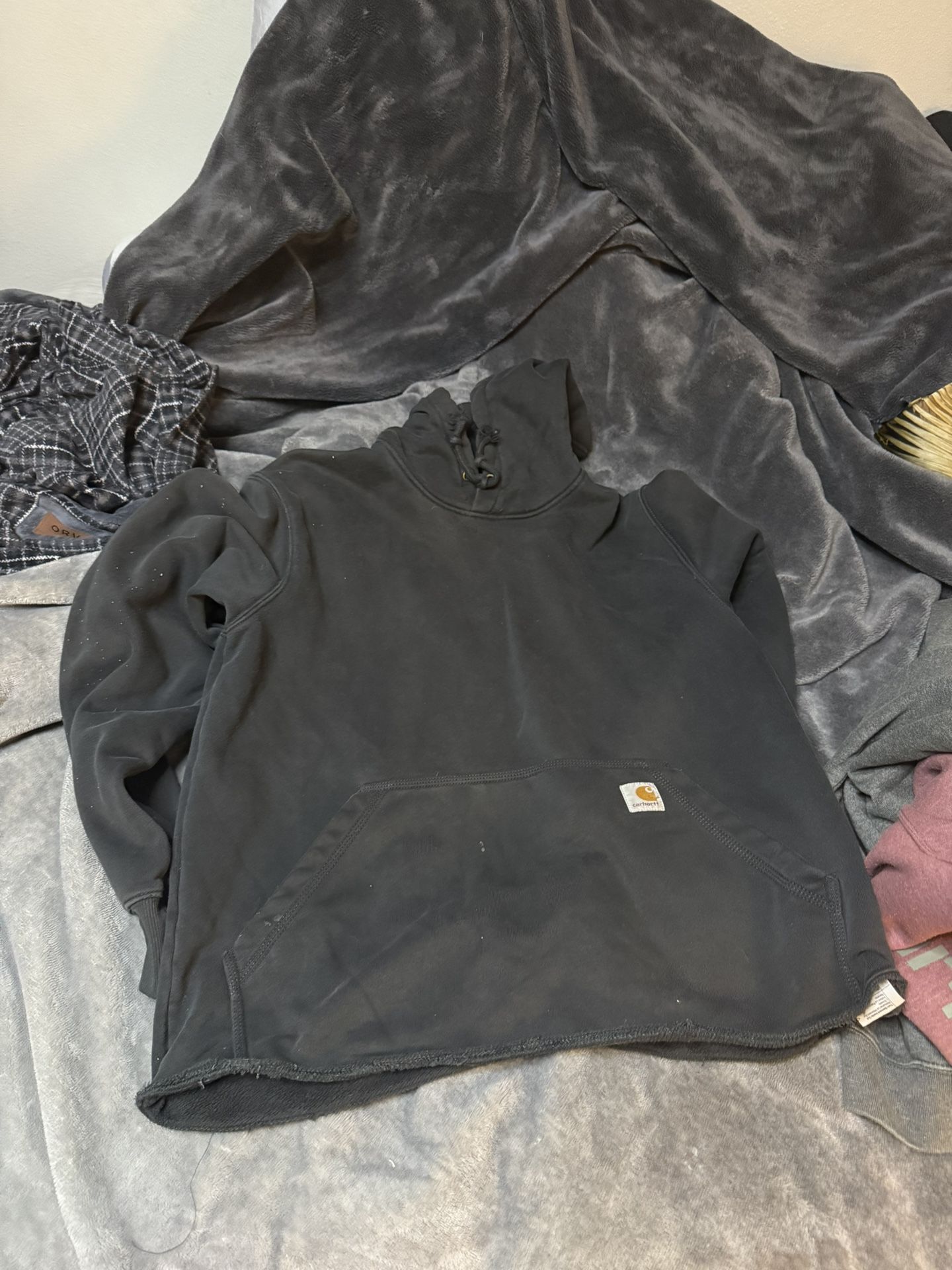 3 Carhartt Sweatshirts