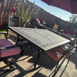 Table with 6 chairs & cushions