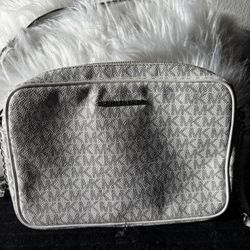 💛MICHAEL KORS SHOULDER LENGTH BAG 💛