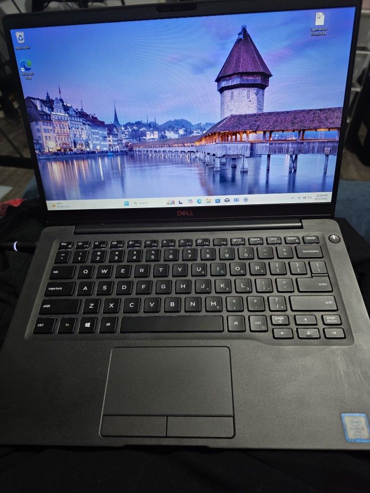 DELL LATITUDE 7400 WINDOWS 11 PRO
INTEL CORE I5
16GB RAM 
256GB NVME 
SUPER FAST
BACKLIT KEYBOARD
EXELLENT BATTERY LIFE
NO ISSUES WHATSOEVER
MICROSOFT