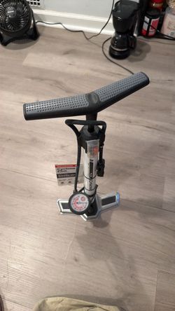 Schwinn Cyclone Plus Floor Bike Pump