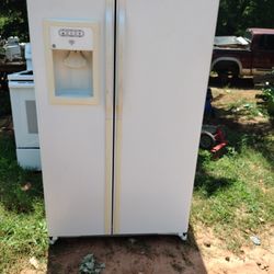 GE Refrigerator Frost Free 25 Cubic Foot