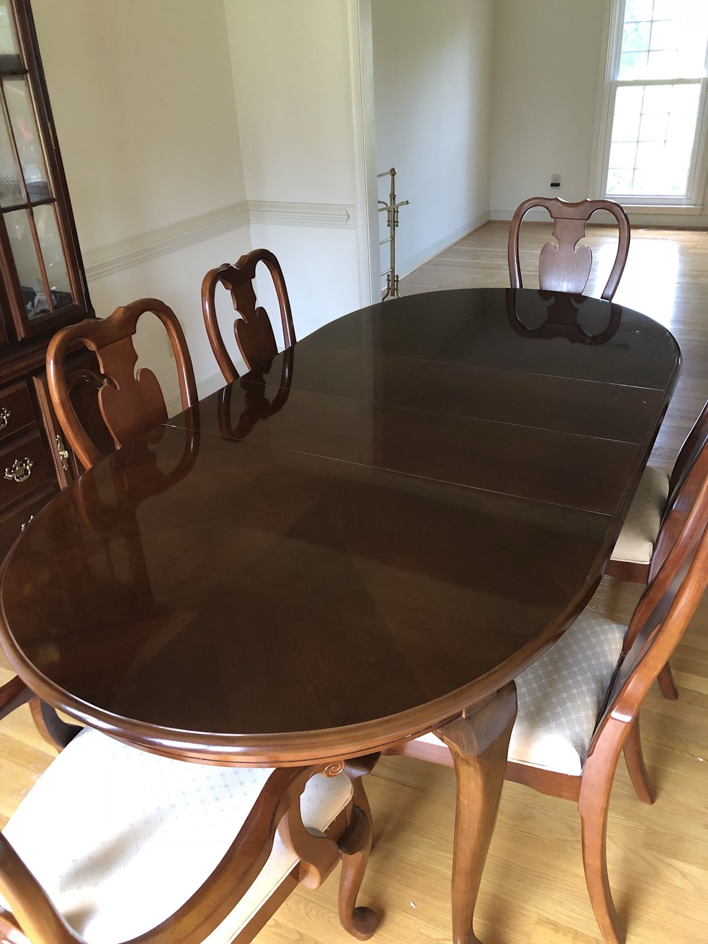 Mahogany Dining Table with 6 Chairs