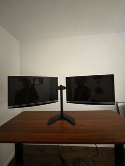 Dual monitor setup w/ stand
