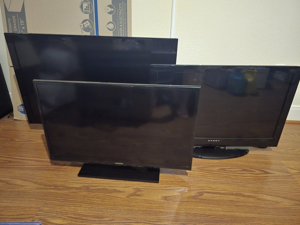 3 TV'S ( 2 Samsungs 1 Dynex)