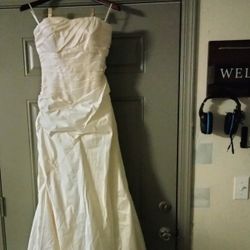 House Of St Patrick Size 8 Wedding Dress Only Worn Once ****Moving Must Sell 12-1 Price Only $100****