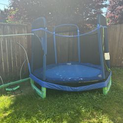 FREE! MUST GO TODAY!! 7ft trampoline