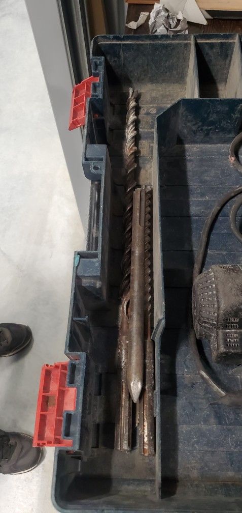 Bosch 11240 Rotary Hammer With Bits