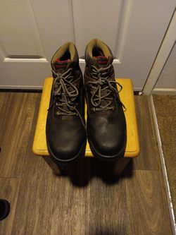 Wolverine steel toe boots for man size fourteen