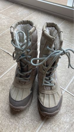 Snow Shoes very clean like new size 11