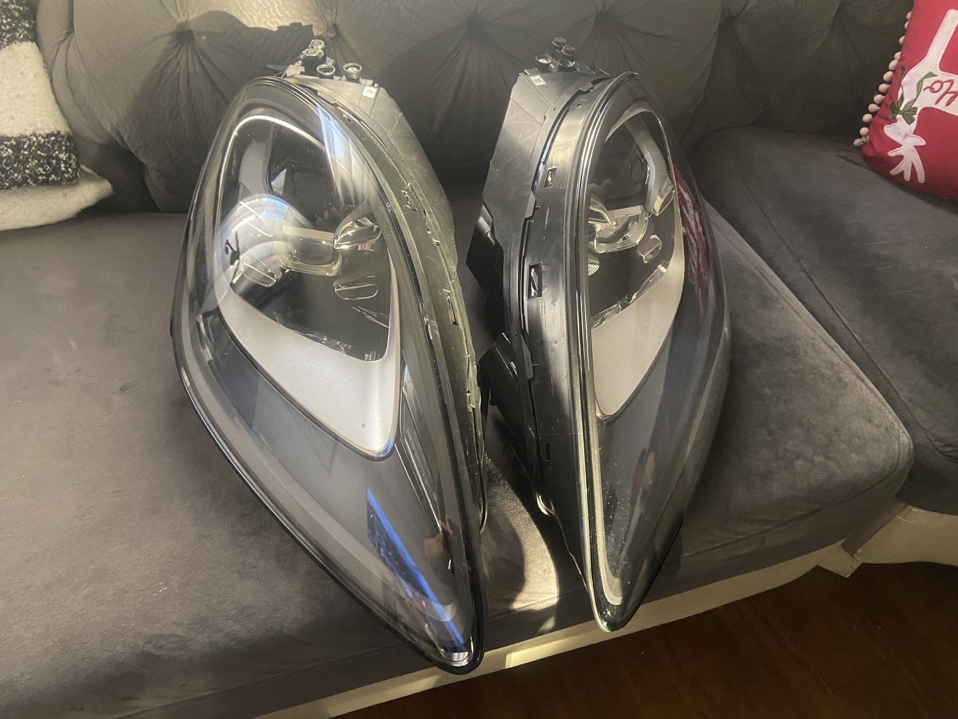 Porsche cayenne 2023 OEM HEADLIGHTS 