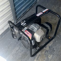 Generador Honda en buen estado 2800 Watts