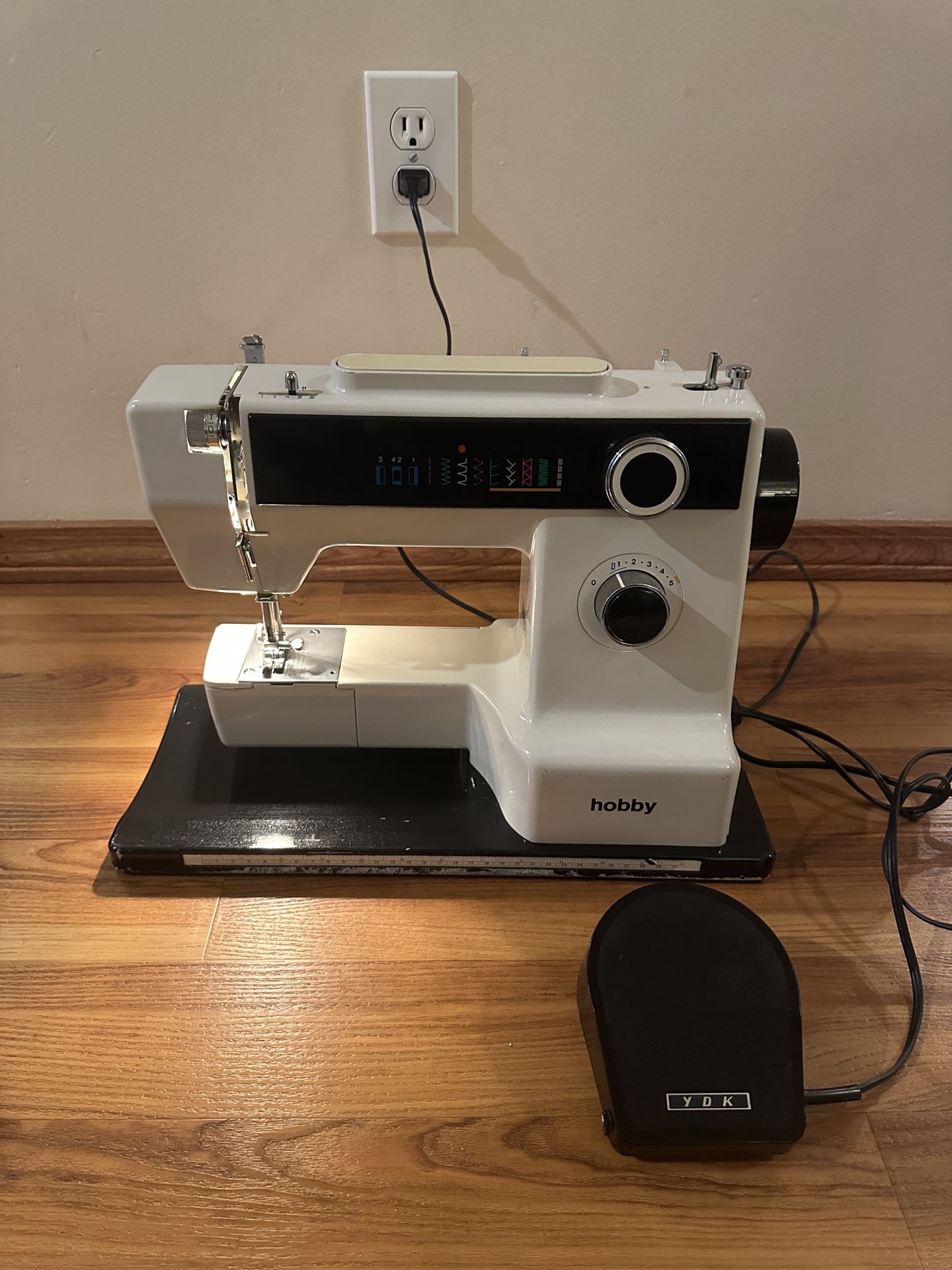 Pfaff Hobby 560 Z Sewing Machine