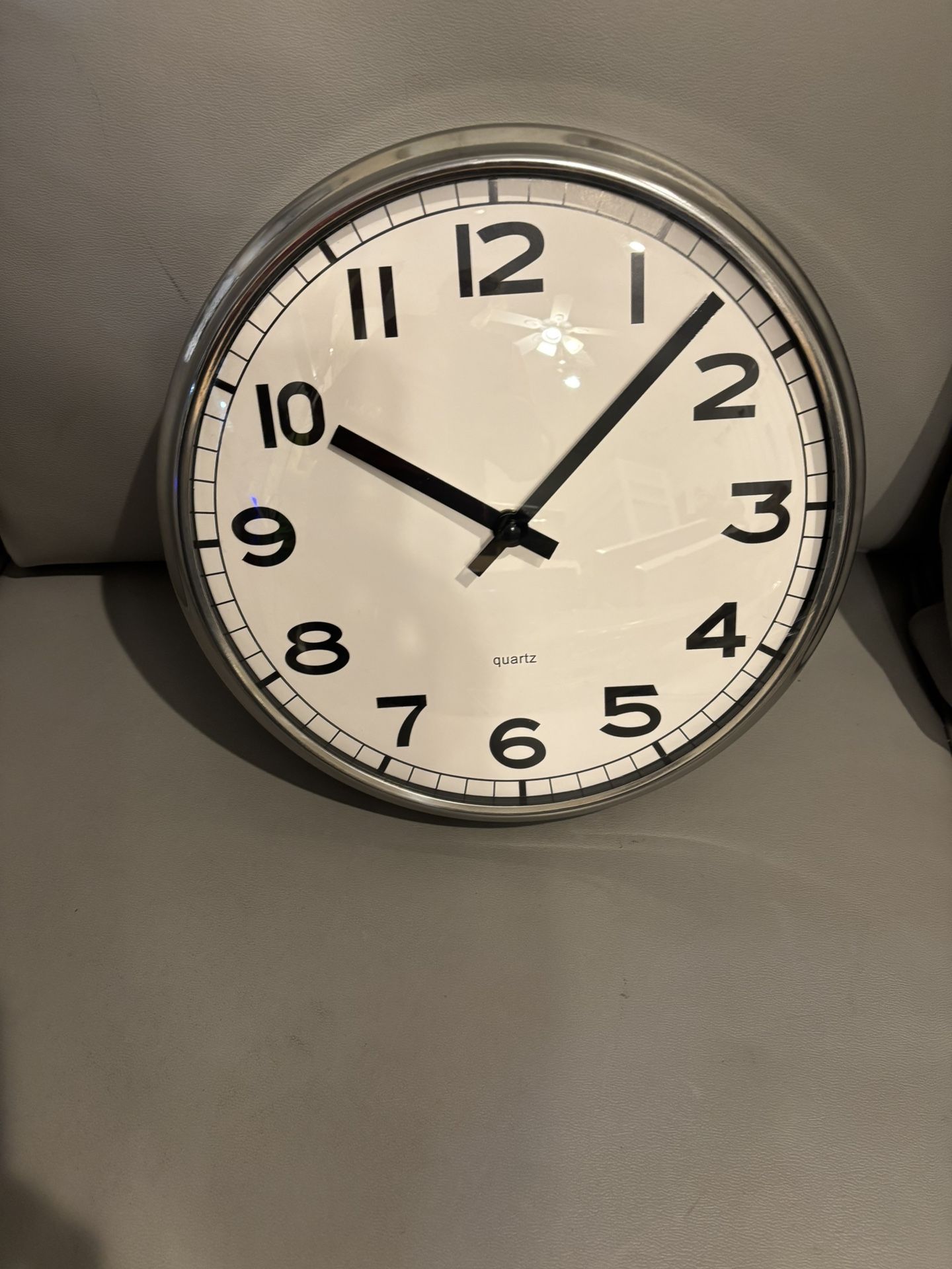 Wall Clock Pugg “12”