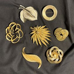 Set of 7 Vintage Brooches