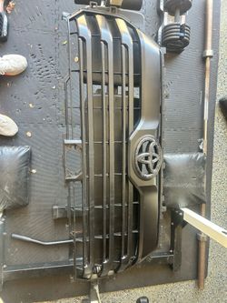 3rd gen Tundra Grille