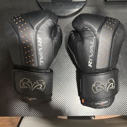 Rival Boxing Intelli-Shock Bag Boxing Gloves, Medium 