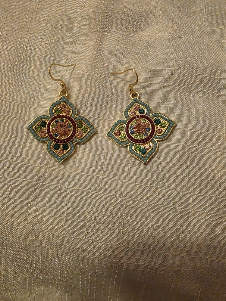 Newly Crafted Gold Tone Floral Blingy Earrings
