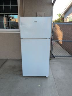 Hotpoint Top-Freezer Refrigerator White