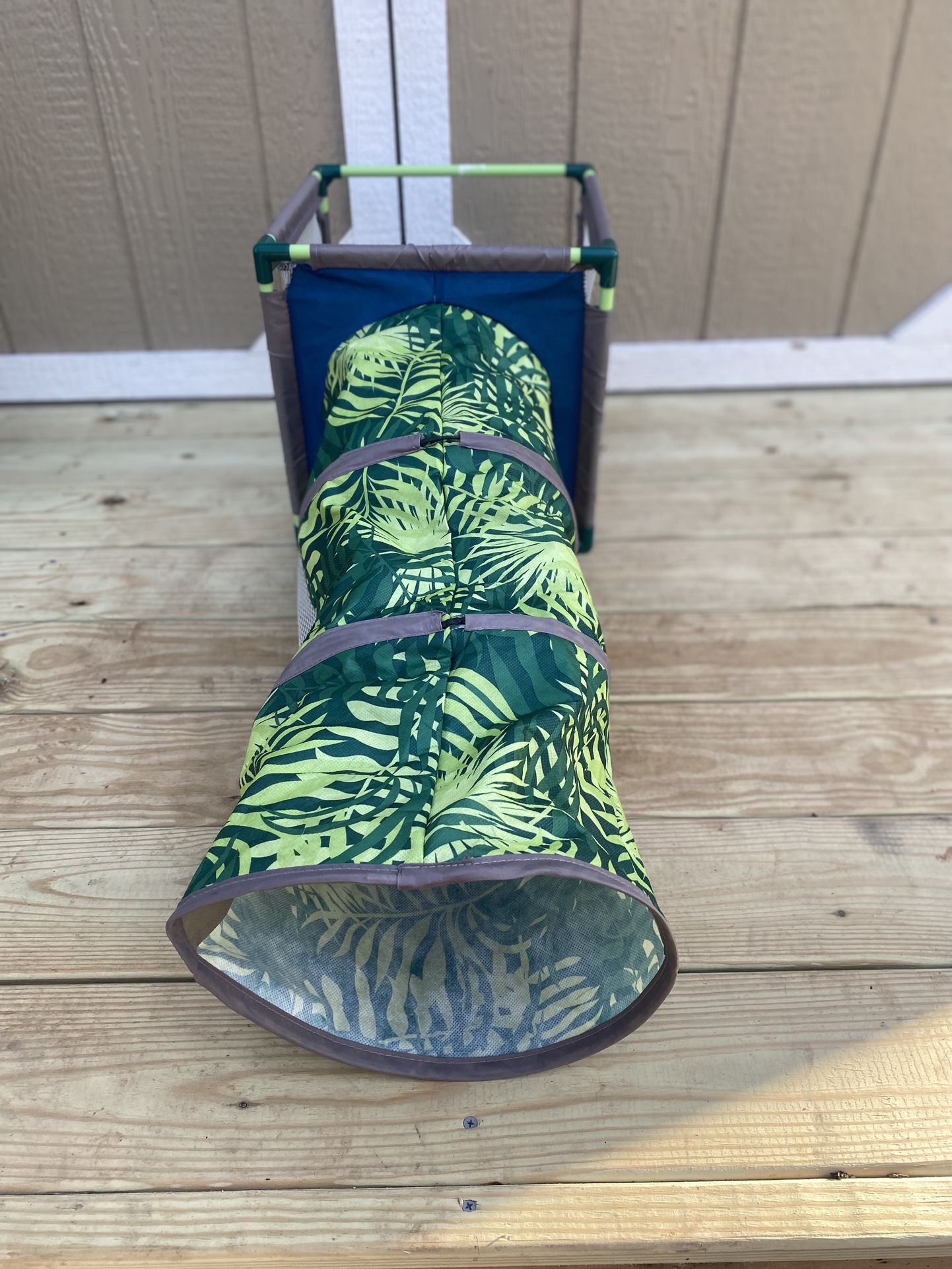 Sport Pet Safari tunnel design, collapsible play for cats. FOR PET USE ONLY!!!!