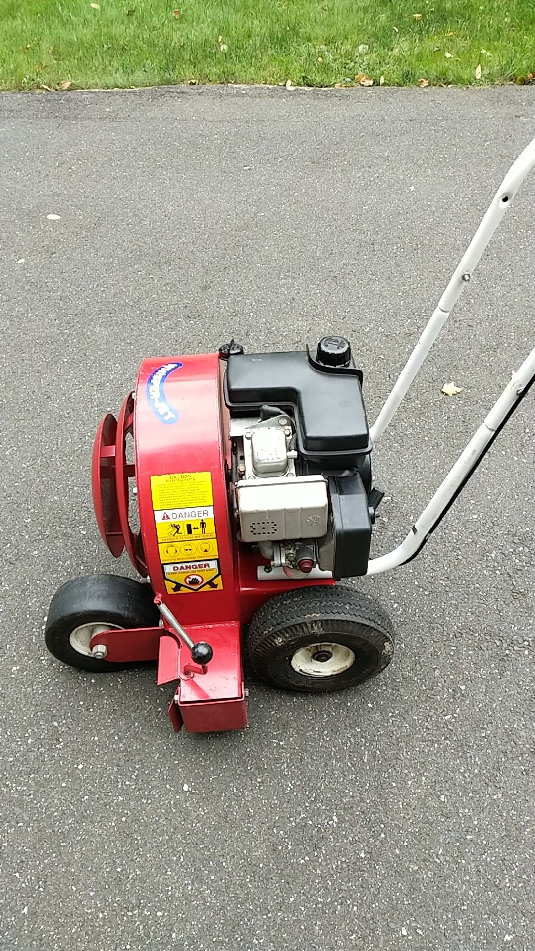 GIANT VAC push leaf blower for Sale in Monroe, CT OfferUp