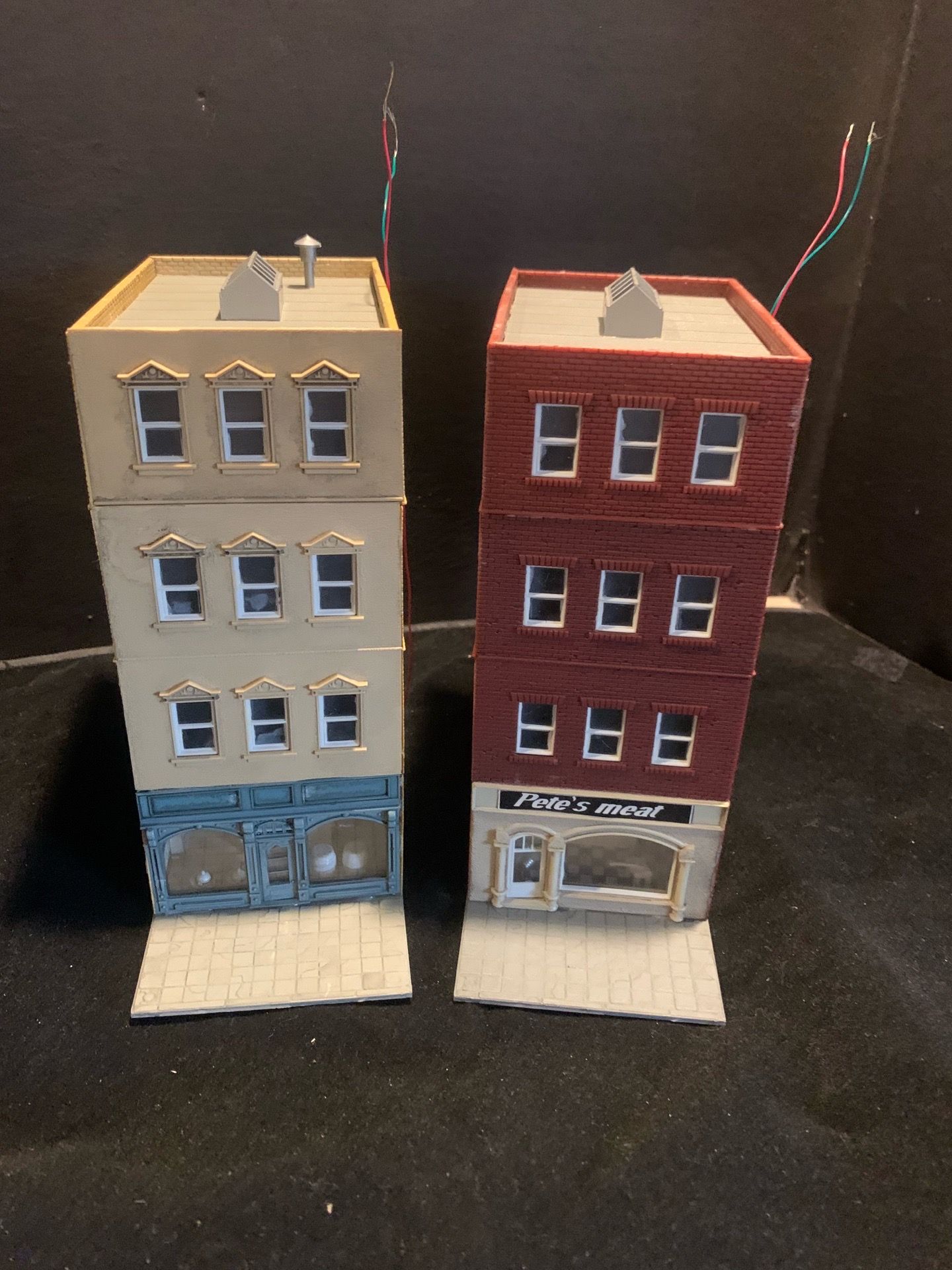 TWO Ho Scale buildings