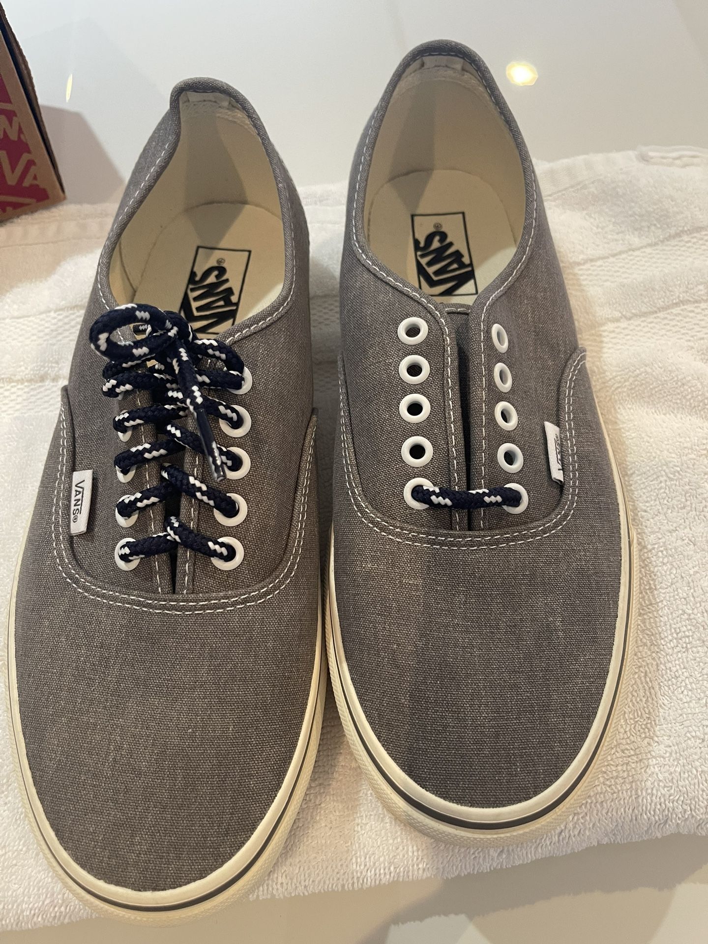 VANS SIZE 10