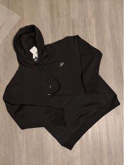 Alo hoodie color black never worn brand new