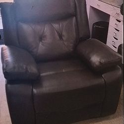 New Recliner Sofa Chair Only $290  Cash