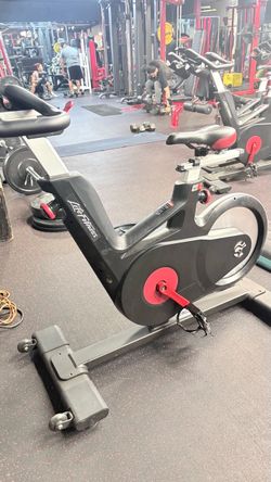 Life Fitness Spin Bike – Commercial Gym Bike – $200