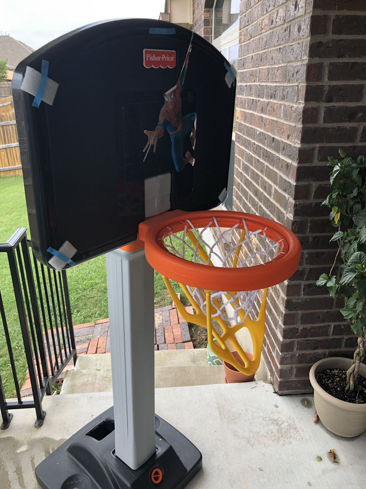 Indoor/outdoor basketball hoop