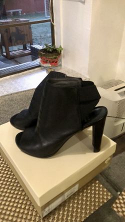 Stuart Weitzman Black leather peep -Toe block Heels Size 9