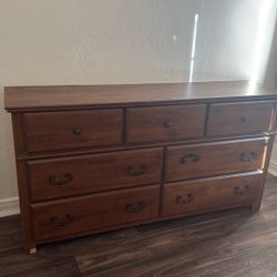 Dresser W/ Mirror Attachment