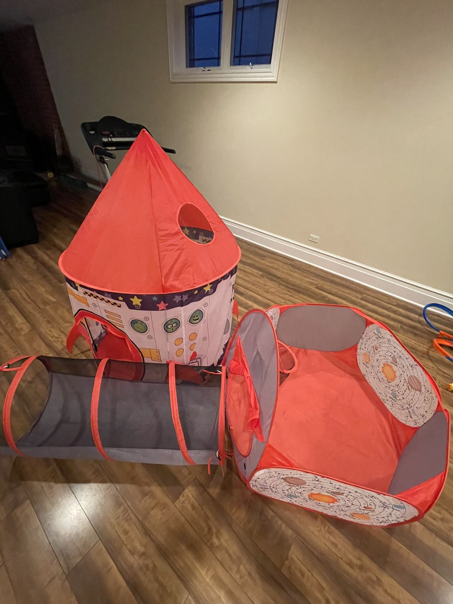 Play Tent With Tunnel 