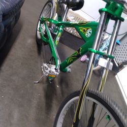 Schwinn Quality String Ray Chopper Bike