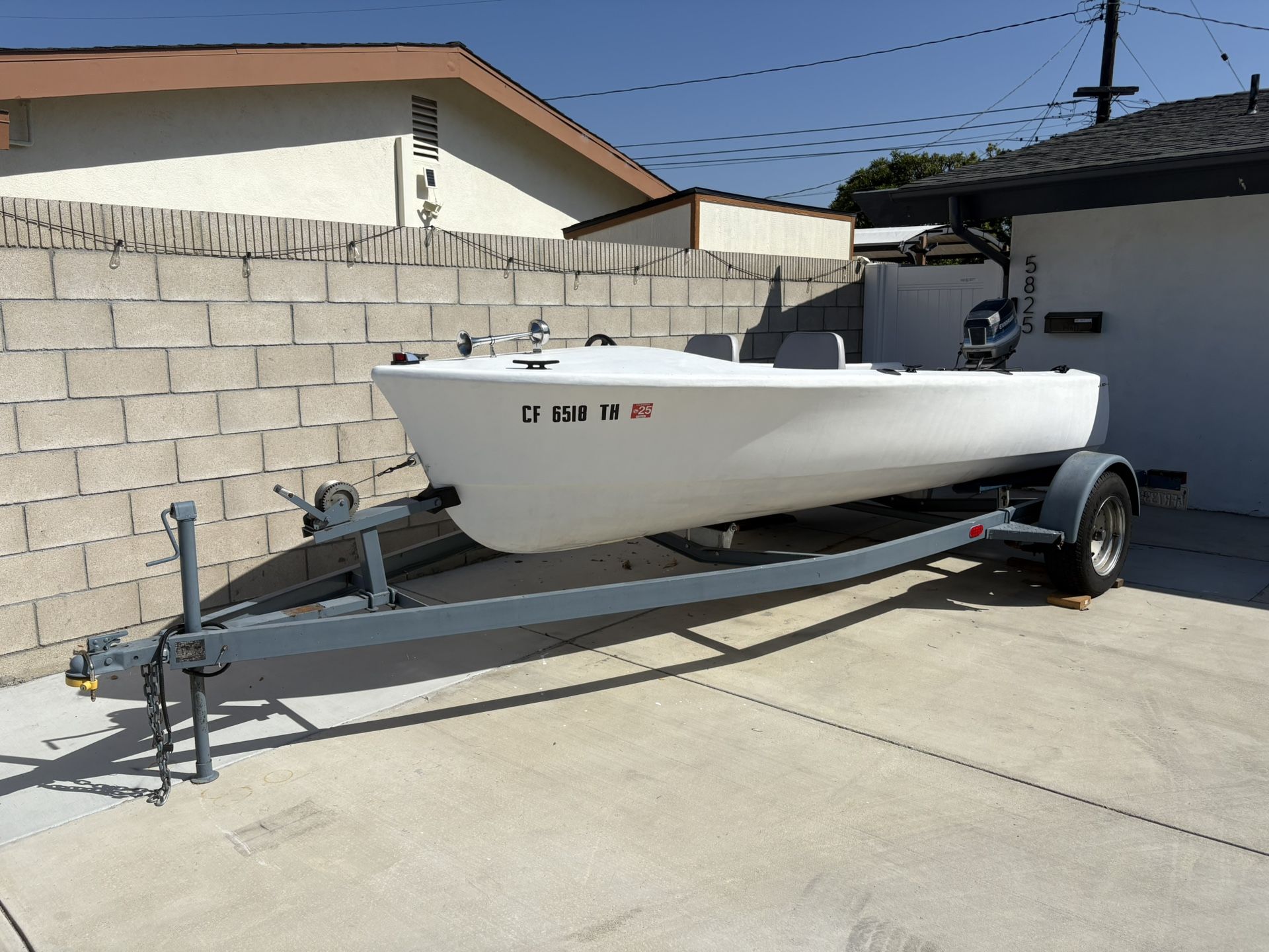 Fiberglass Boat great condition 15ft with trailer and Evinrude motor