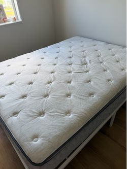 Sealy Essentials Queen Mattress – Excellent Condition
