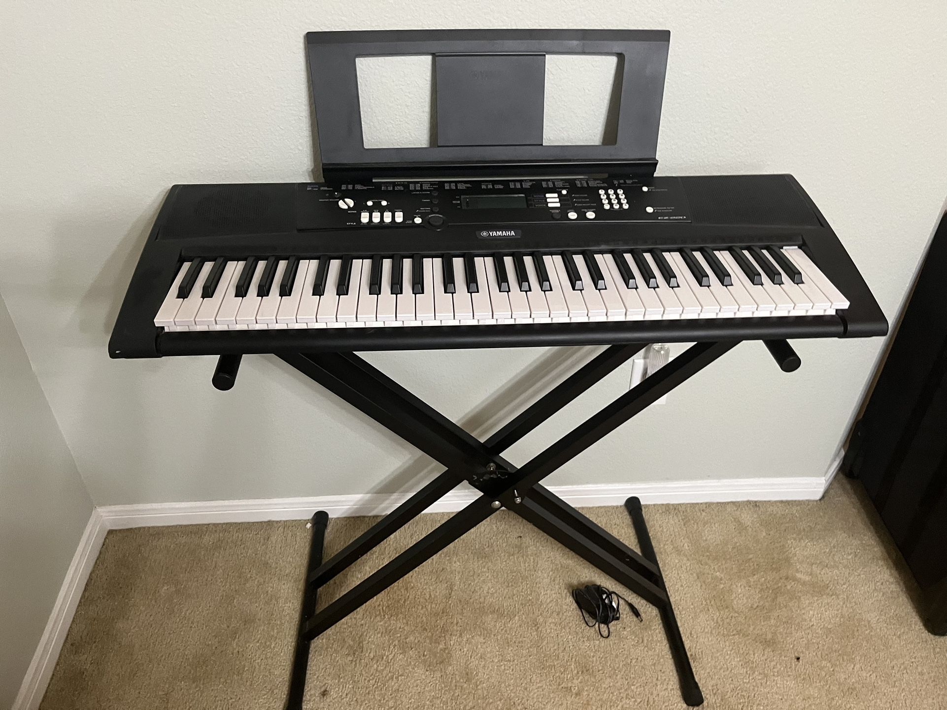Yamaha EZ 220 Keyboard 