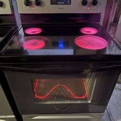 Whirlpool stove in very good condition, working at 100%, very clean.