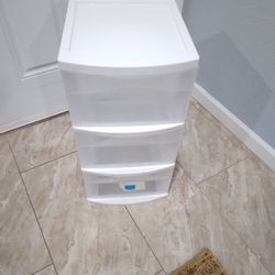 Plastic Drawers In Strong Storage Containers In Storage Bins In Organizers In Great Condition Very Clean No Wheels