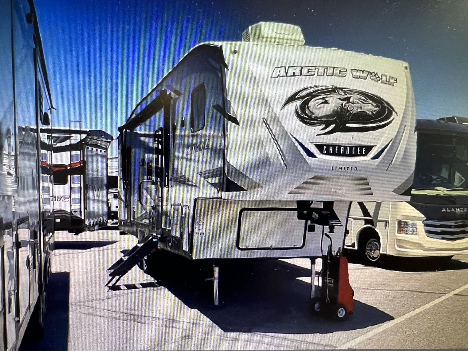 2022 ARTIC WOLF 321 BH 5/wheel