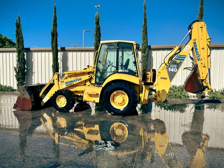 Komatsu WB140 Loader Backhoe