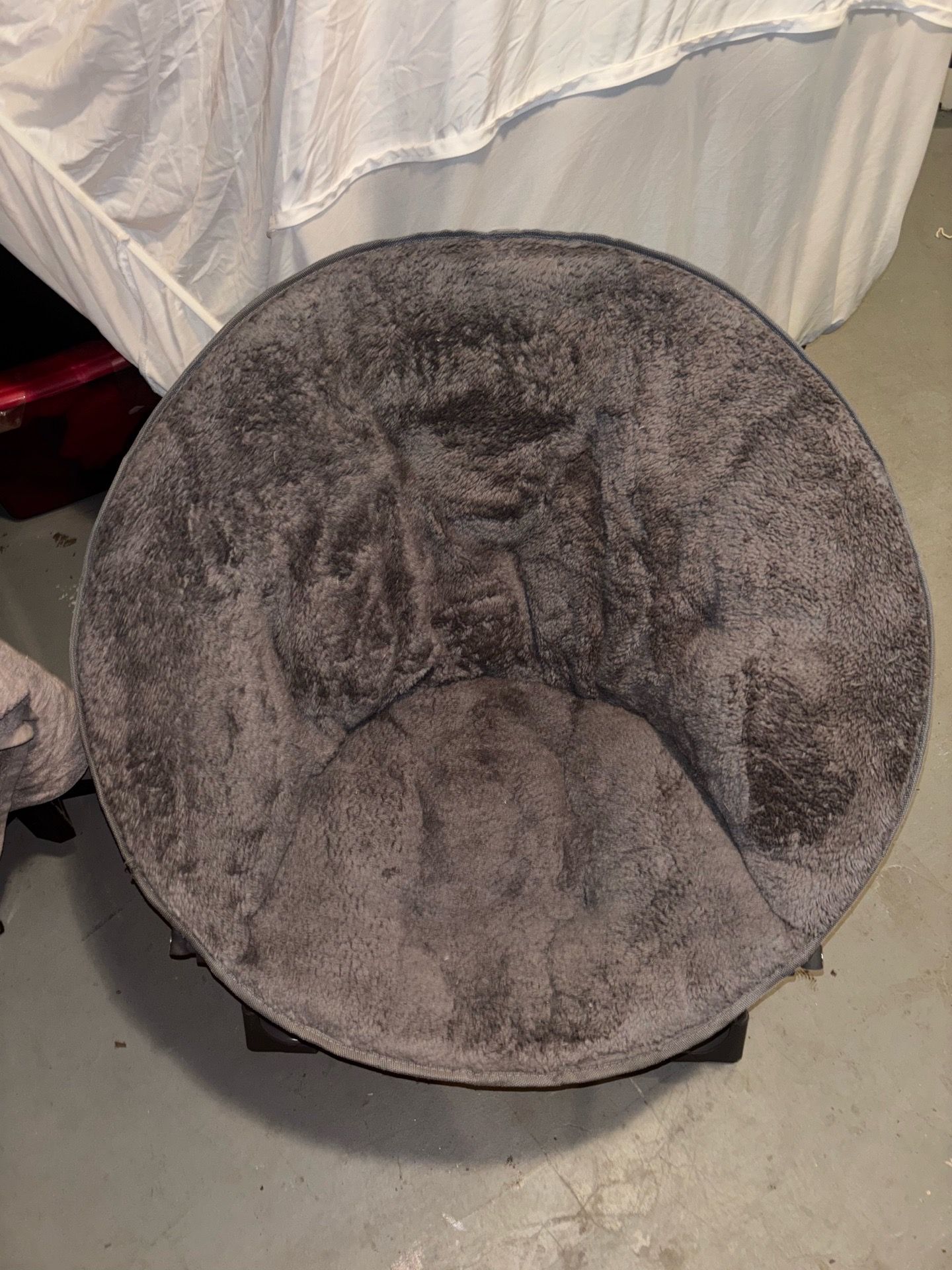Foldable round chair